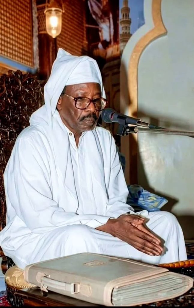 Serigne Cheikh Ahmed Tidiane Sy Al Maktoum lors d’une causerie